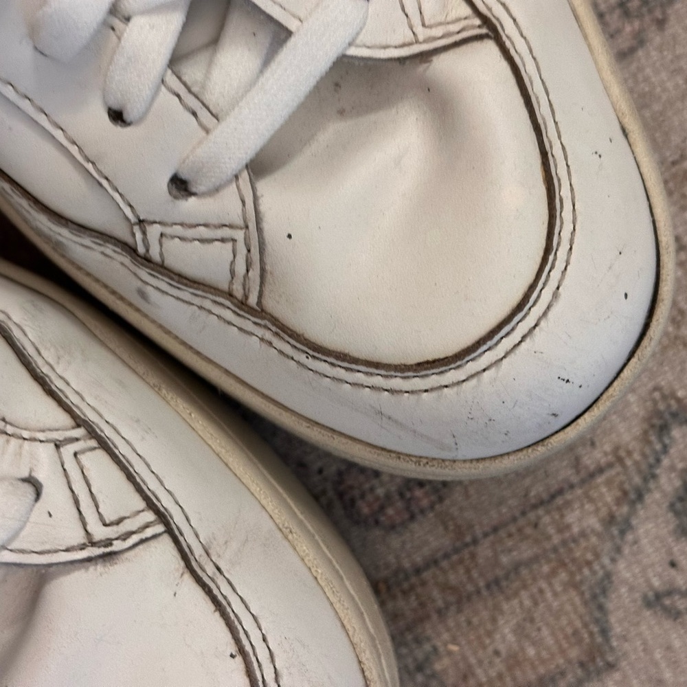 Veja White and olive green Sneakers Minimalist Design - Picture 3 of 7